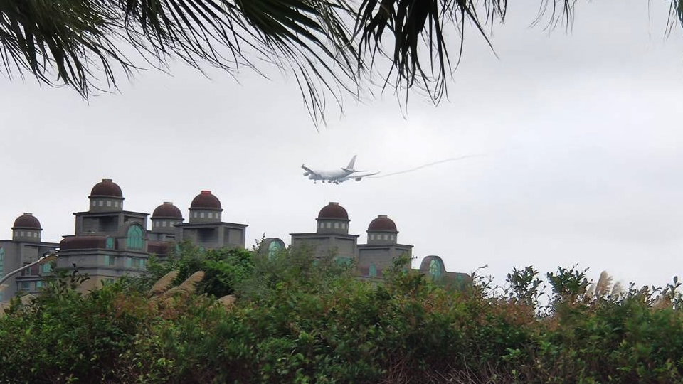 影／華航貨機引擎遭鳥擊 空中拋油13：12降落