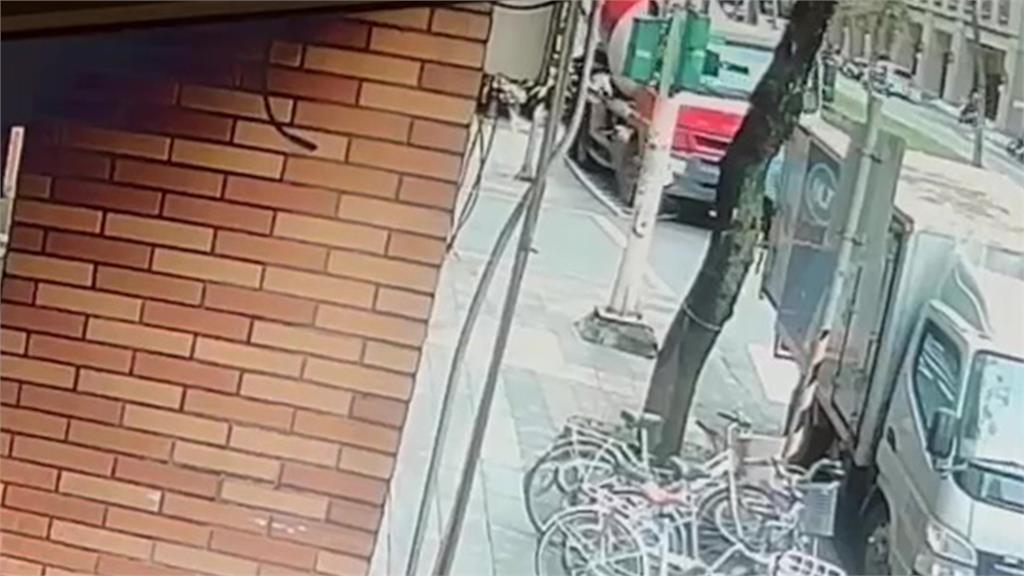 憾！北市信義區女騎士捲水泥車底 明顯身亡