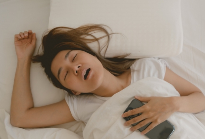 一閉眼就睡著？醫揭真相示警：可能比失眠更危險 下午3點別喝咖啡了