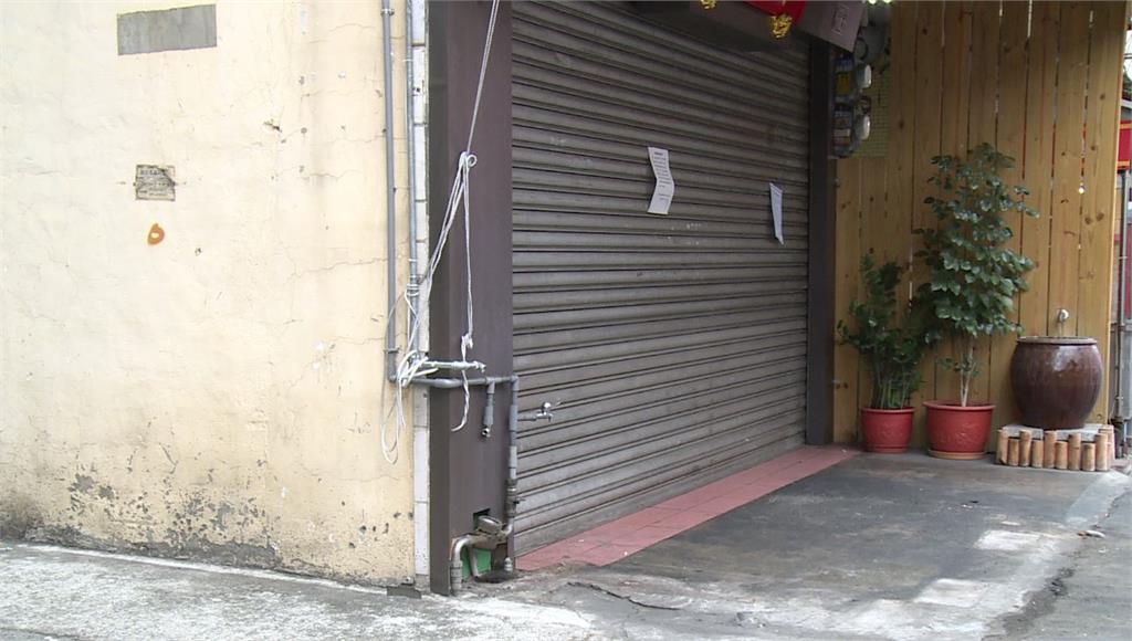 店家已撤除遭檢舉的工作台，不過至今仍大門深鎖。圖：台視新聞