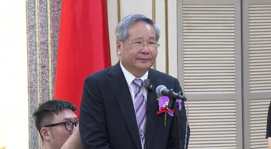 許忠信宣誓就職、遞補立委席次 談李貞秀爭議：輕舟已過萬重山