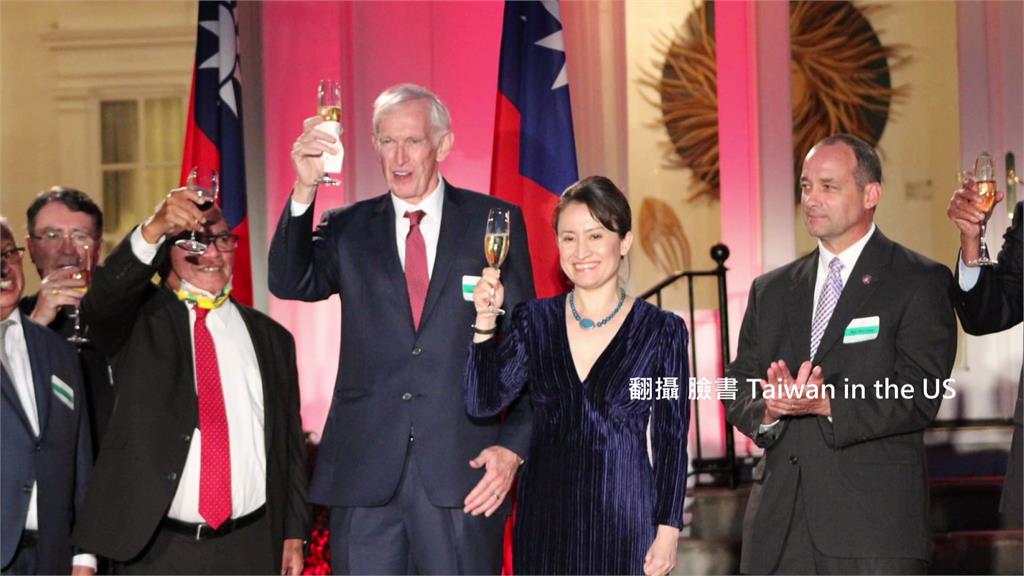 日前在華府雙橡園舉行國慶酒會，只有兩位國會議員出席。圖／翻攝自Facebook @Taiwan in the US