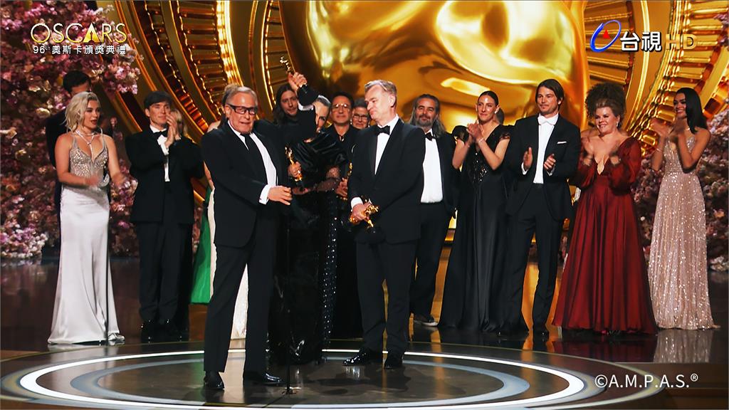 《奧本海默》奪奧斯卡壓軸大獎「最佳影片」。圖／台視