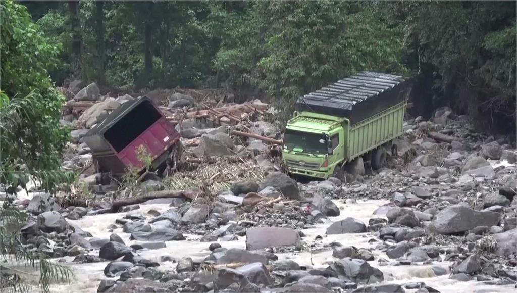 印尼遭遇暴洪與火山泥流 37死10多人失蹤