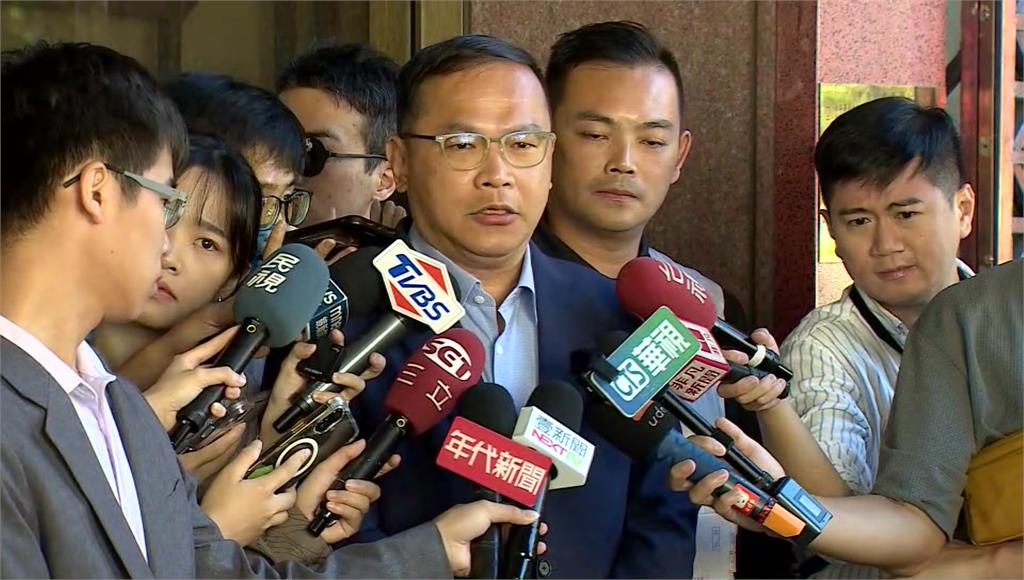 王義川赴北檢提告黃國昌等人。圖／台視新聞