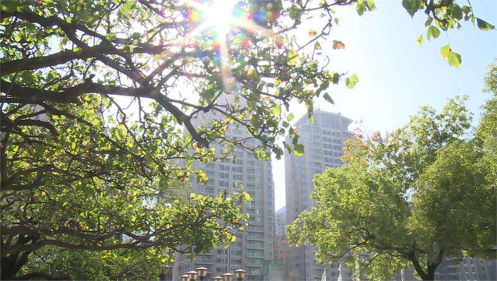 明起春雨鋒面靠近「南北天氣兩樣情」！北部轉雨涼 中南部飆30度