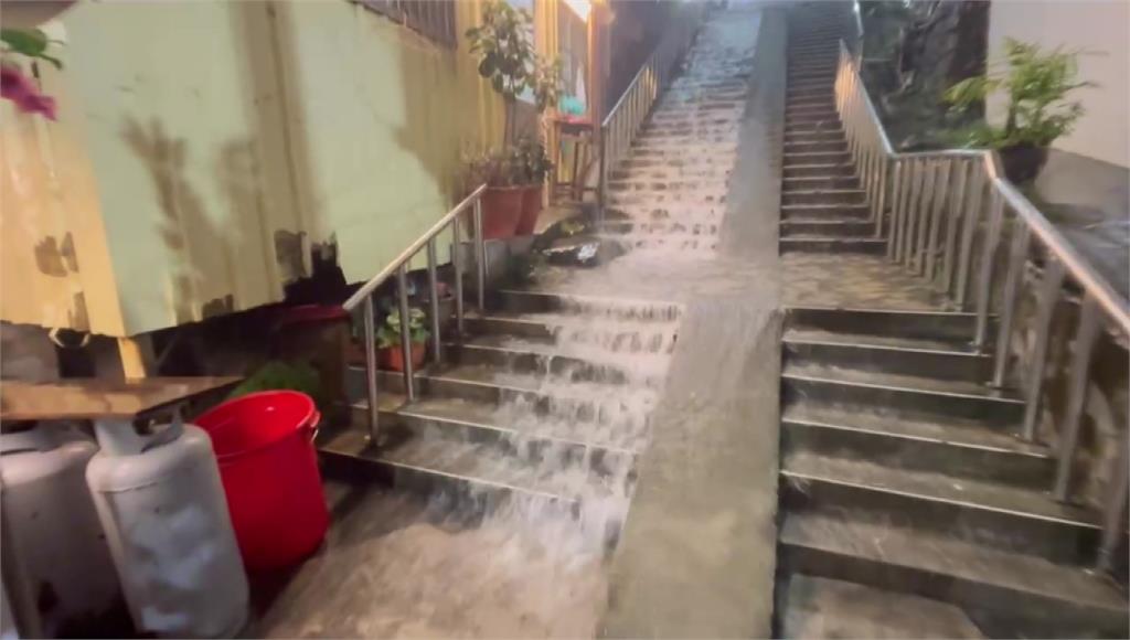 楊柳颱風傍晚出海 台南高雄多地風雨成災