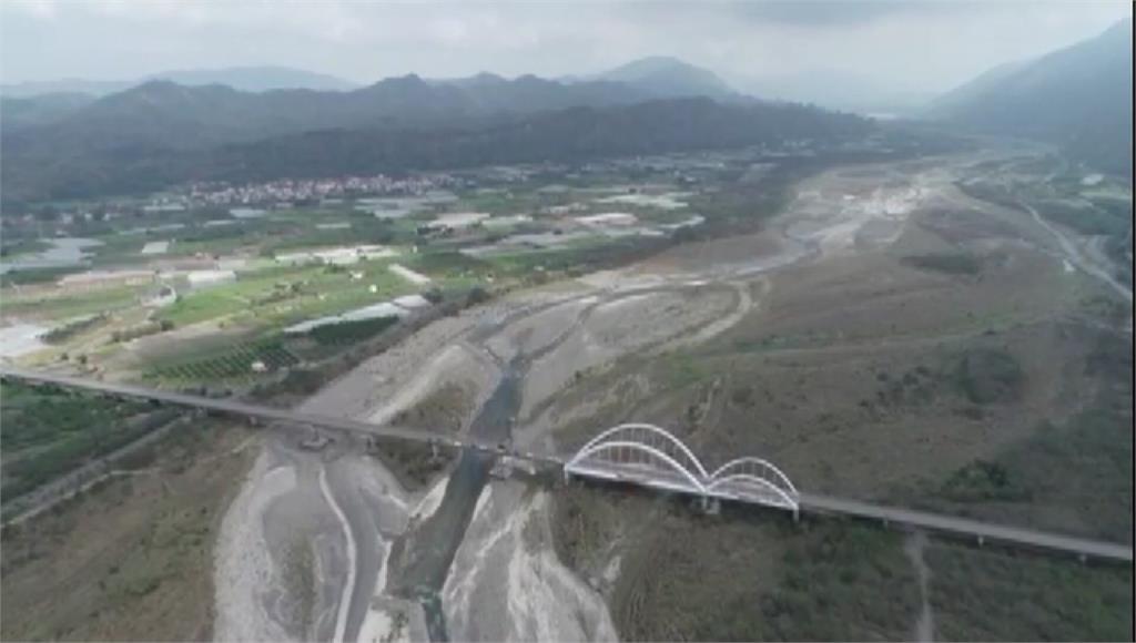 空拍機勘查荖濃溪流向 精準掌握避免水路斷流