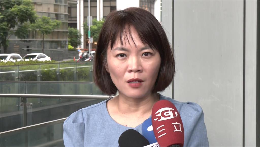 公務員爆曾接簡舒培巨量索資 同仁被迫假日加班