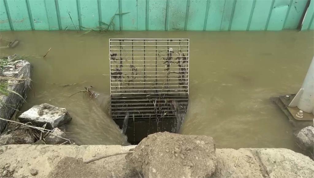 台電施工挖斷水管！ 每日洩漏水量「高達1萬噸」 50萬戶恐受影響