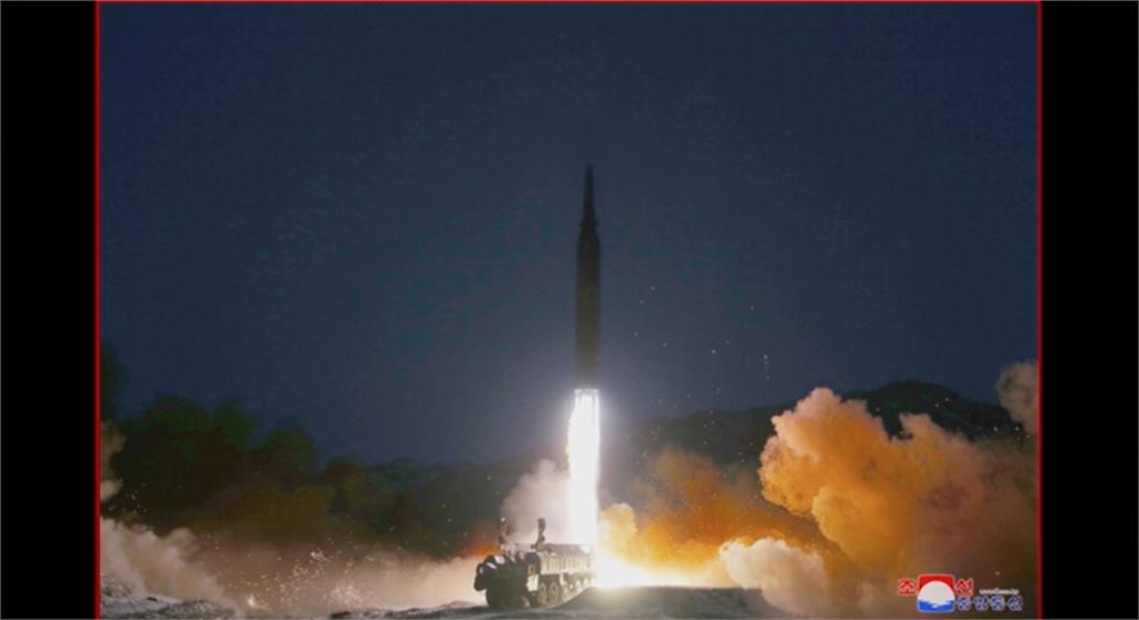 北韓昨（11）天試射飛彈，是一週內兩度射彈。圖／翻攝自AP Direct