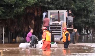 江西贛江遇強降雨，超過3萬人緊急避難。圖／翻攝自央視微博