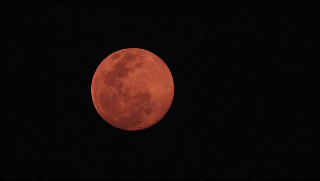 泰國的月亮變橘紅色。圖／美聯社