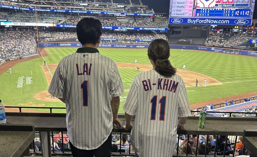 蕭美琴曬出與賴清德在紐約看棒球的合照。圖／翻攝自蕭美琴臉書