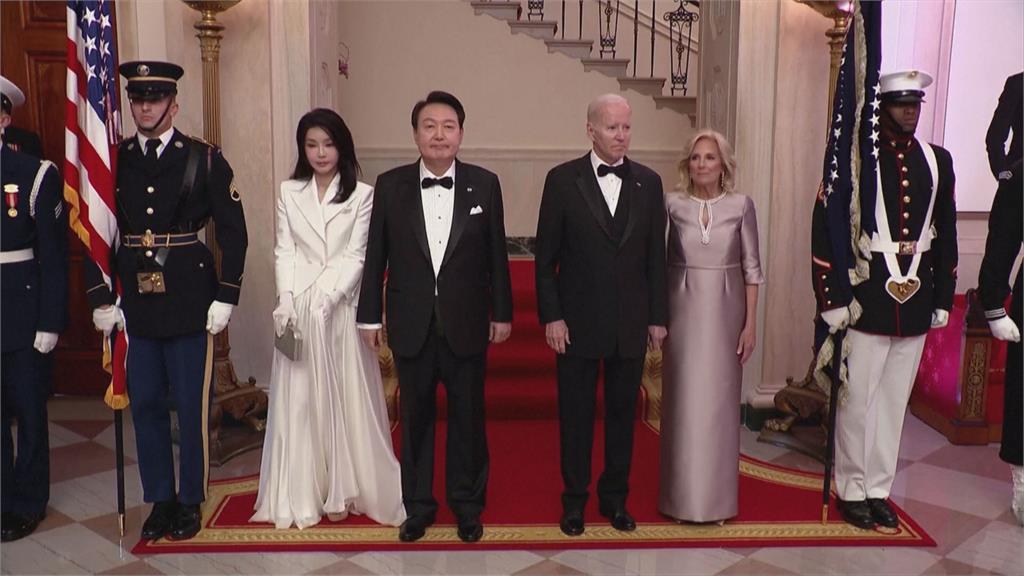 南韓總統尹錫悅訪美會見總統拜登，受到高規格款待。圖／畫面攝自AP