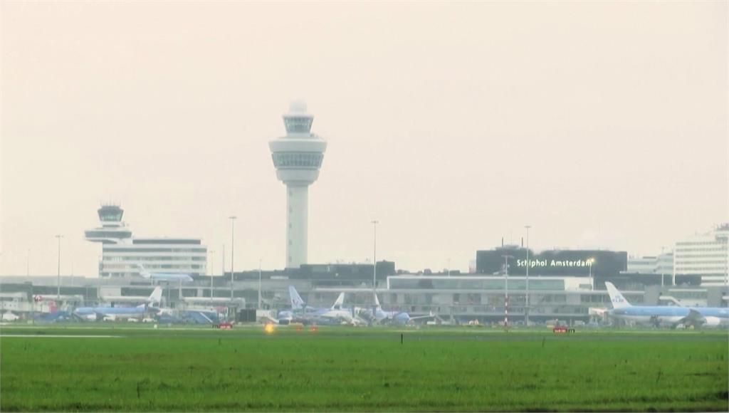 正準備起飛...荷蘭機場驚傳「1人遭捲入飛機引擎身亡」！