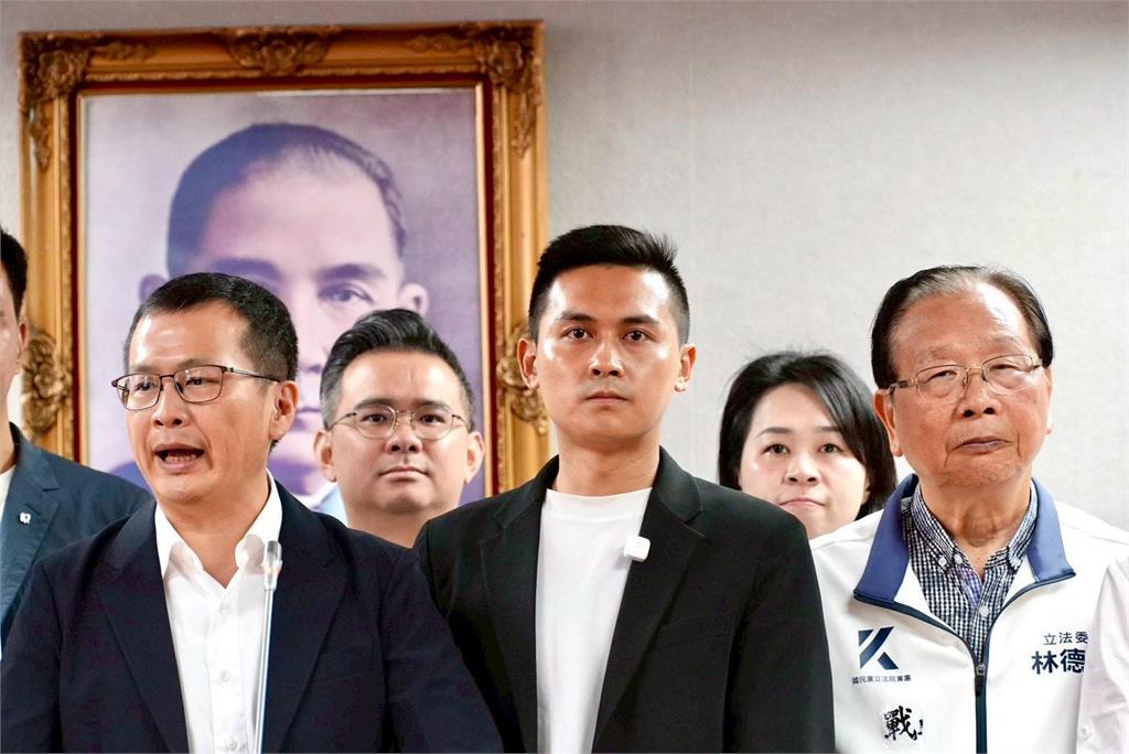 蕭敬嚴退選！何元楷赴立院謝票落淚 「要替國民黨守住汐金萬」