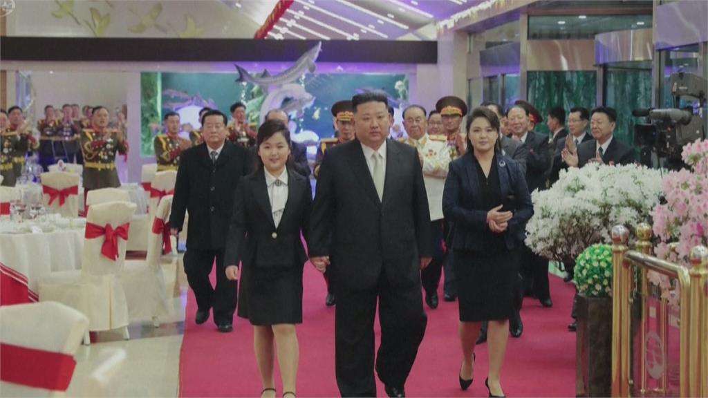 北韓領導人金正恩的女兒金朱愛，近期頻繁現身引發國際揣測。圖／畫面攝自AP