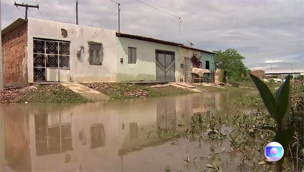 巴西連日豪雨，積水不退釀淹水災情。圖／美聯社、路透社、CNN