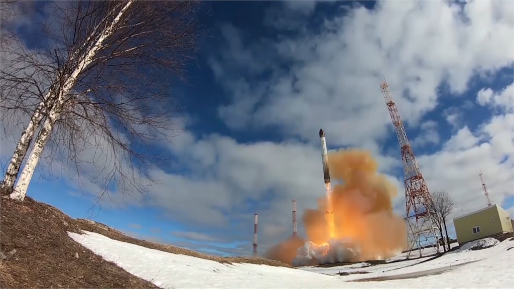 俄國成功試射一枚可攜帶核武的洲際彈道飛彈「薩爾馬特」。圖／翻攝自AP Direct