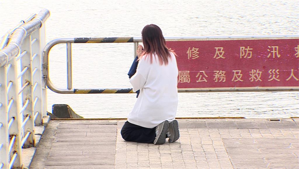 曾跟友提想考救生員...男大生大稻埕碼頭跳水救翁失聯 姊跪地盼奇蹟