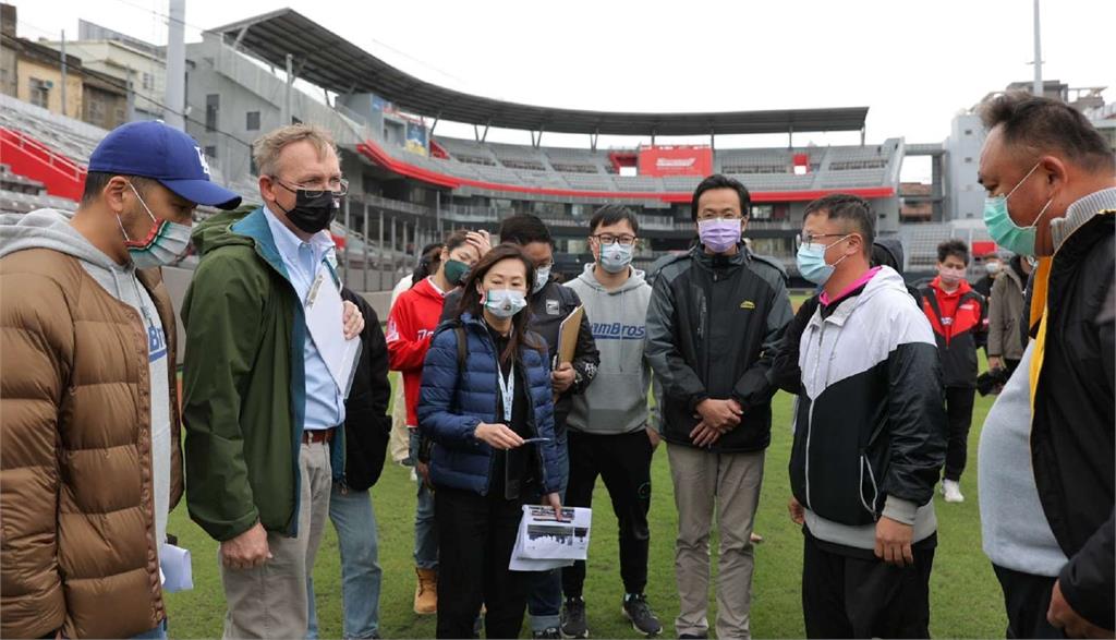 大聯盟代表場勘新竹棒球場。圖／新竹市政府提供