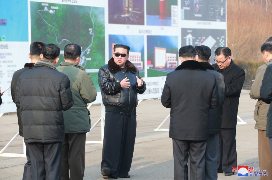 北韓領導人金正恩視察西海衛星發射場。圖／翻攝自kcna.kp