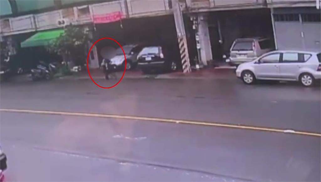 經紀公司詹姓老闆遭刺身亡，警方帶回共犯釐清案情。圖／台視新聞
