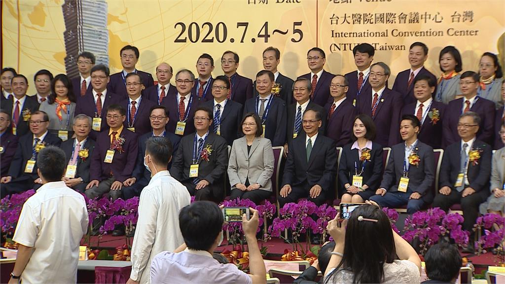 總統蔡英文及立法院長游錫堃出席「第12屆台北國際中醫藥學術論壇大會開幕式」。圖：台視新聞