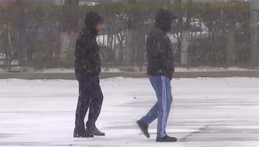 中國華北跟東北地區迎來今年冬天的初雪。圖／翻攝自AP Direct