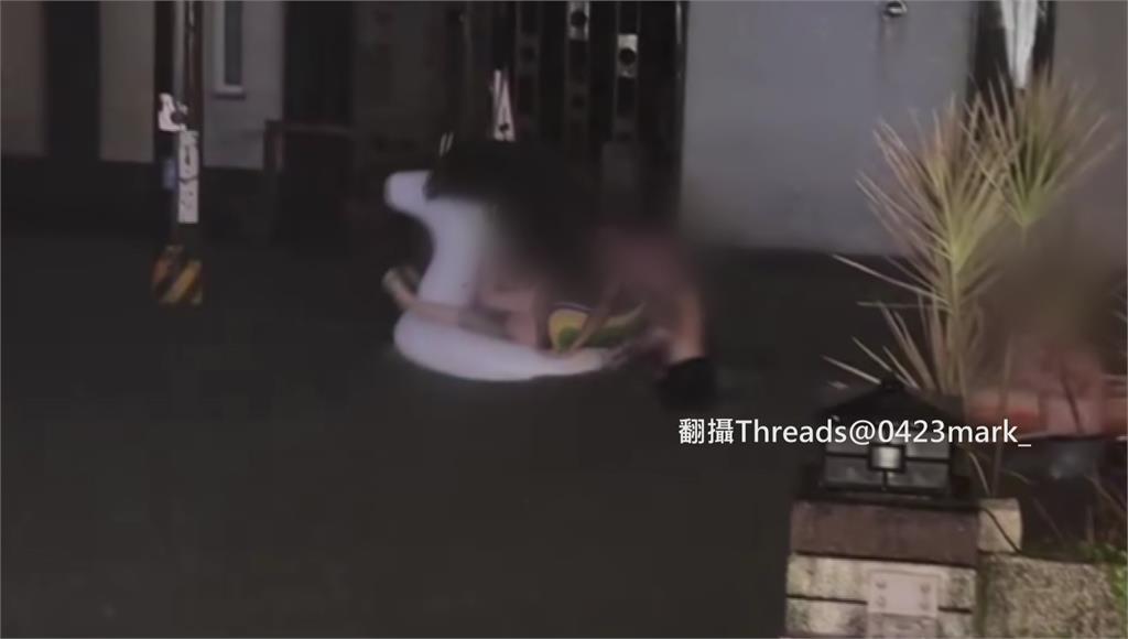 蘇澳暴雨全淹！民眾跌水溝獲救 「熱血男團」救援阿嬤上2樓獲讚