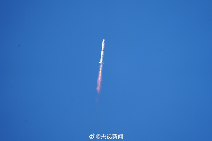 中國稍早將愛因斯坦探針衛星發射升空。圖／翻攝自央視
