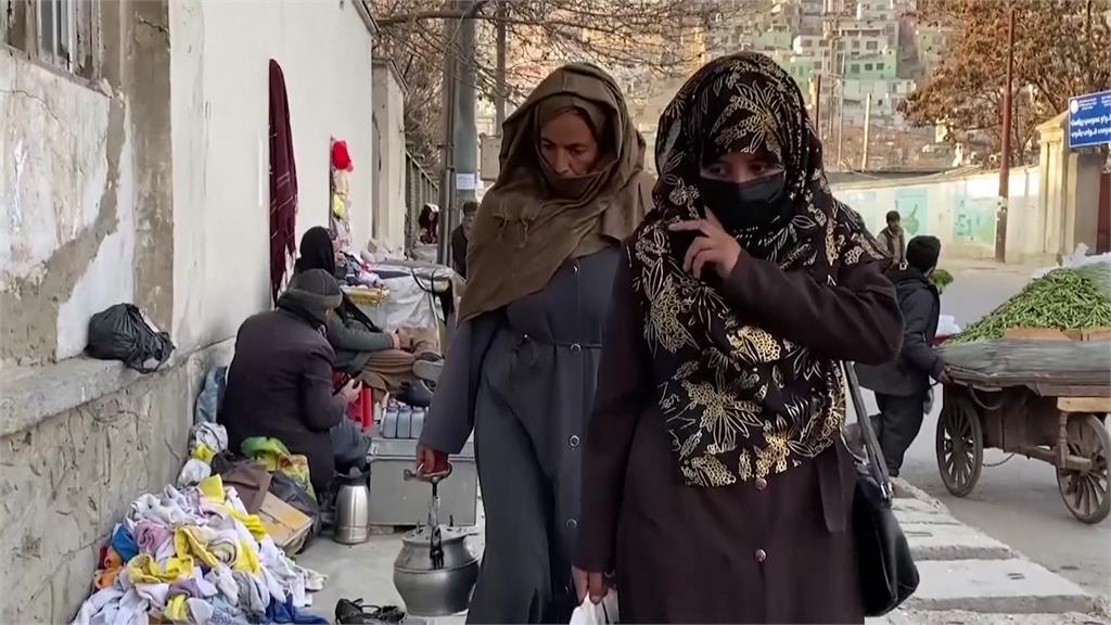 塔利班禁女性上大學後，又禁止婦女進入NGO工作。示意圖／美聯社