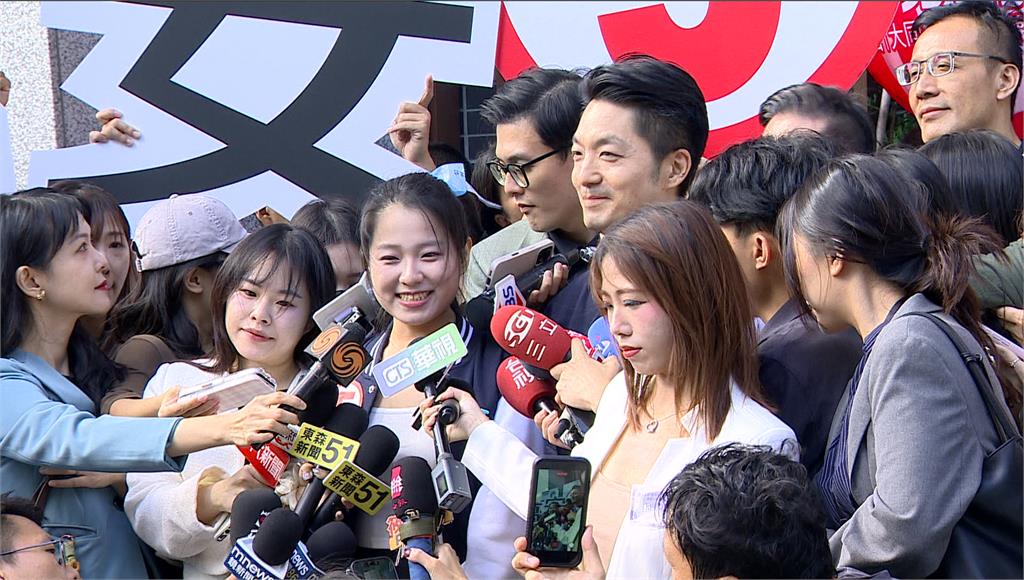 首投族代抽號碼！Yakira曝「投票日生日」願望是蔣萬安連任