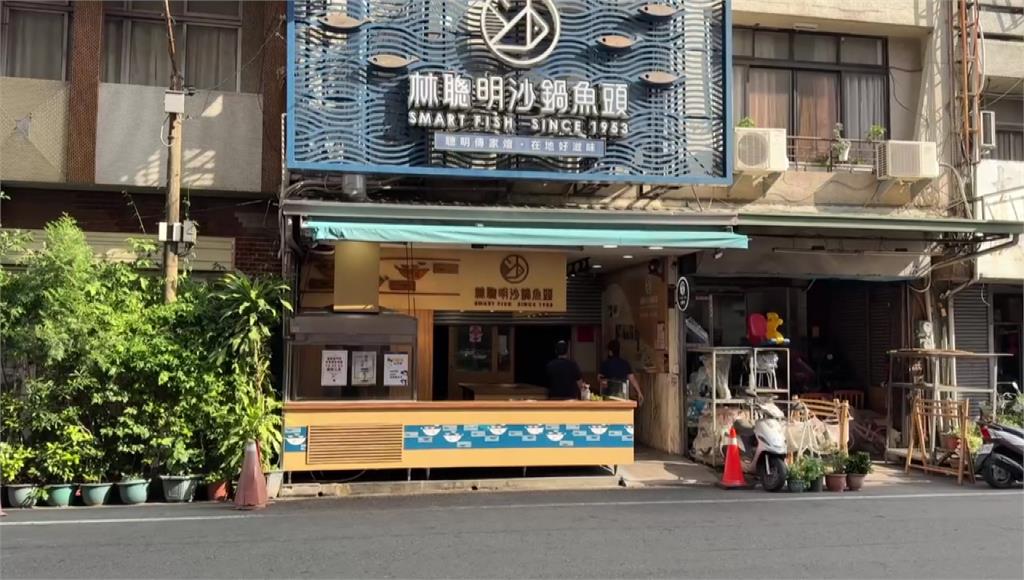 沙鍋魚頭驚見小強.塑膠袋 業者致歉：停業2天全面清消