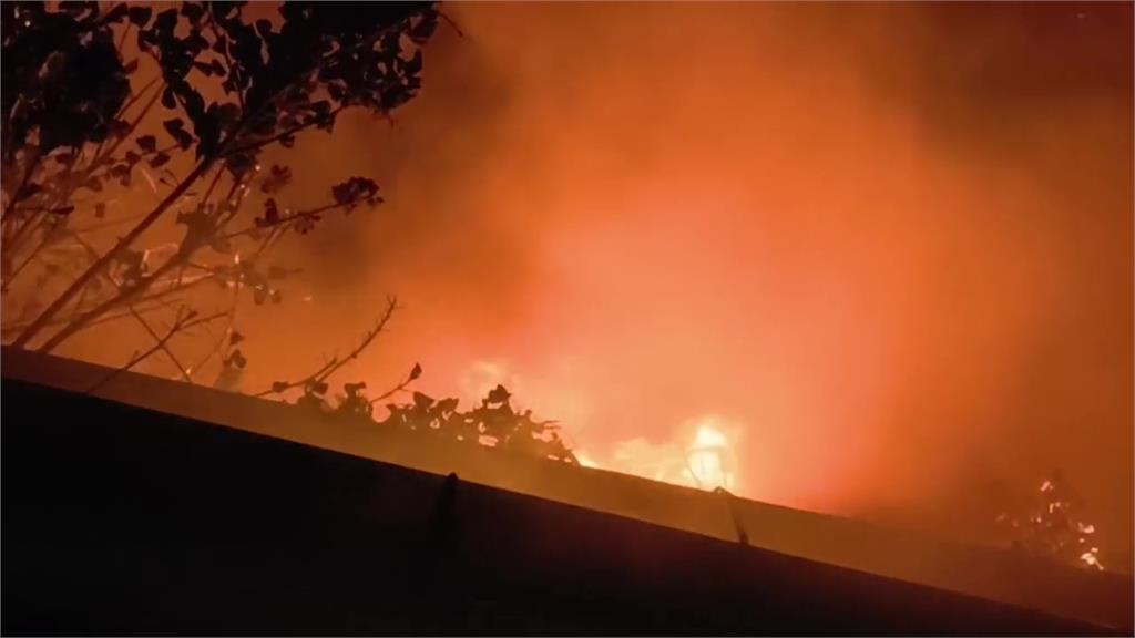 桃園華廈深夜火災「5樓燒到8樓」 近百名警消出動灌救