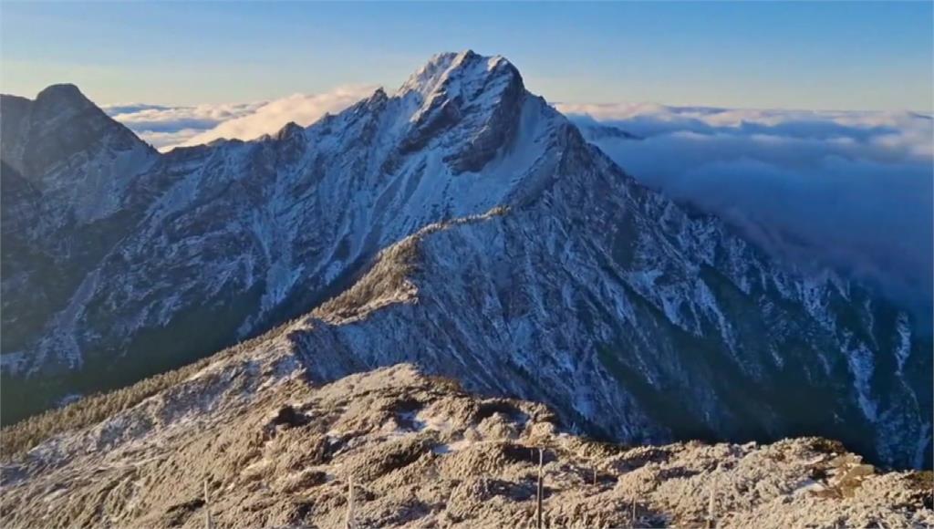 玉山-5.6度結霜、霧淞！主峰覆蓋白雪絕美 3000m高山有望再飄雪