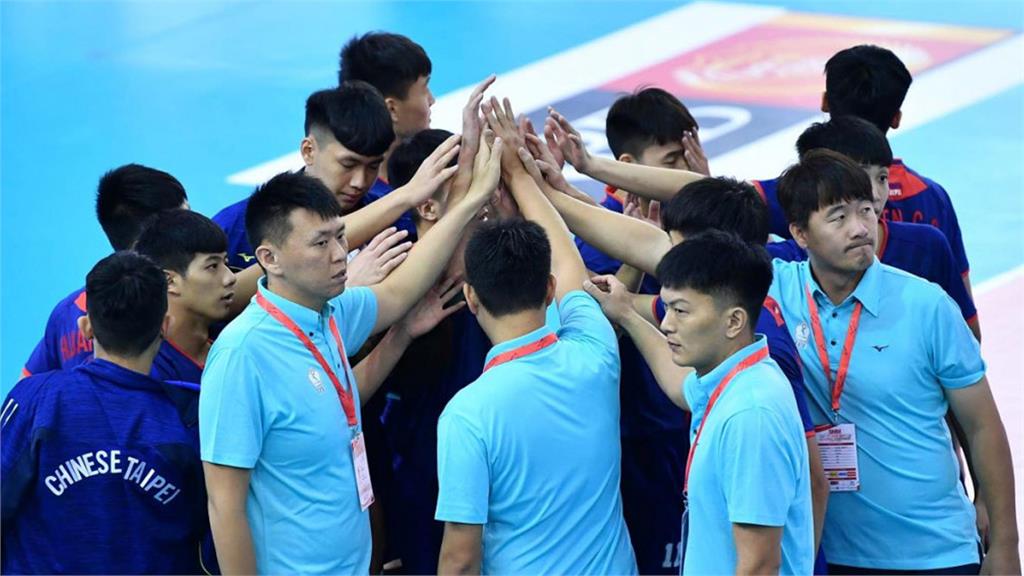 台灣2018年U20男子排球錦標賽教練及選手。圖／翻攝自ctvba.org.tw