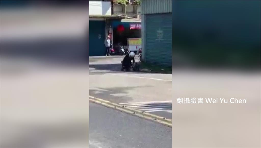 女老師遭員警壓制在地。圖／翻攝自Wei Yu Chen臉書