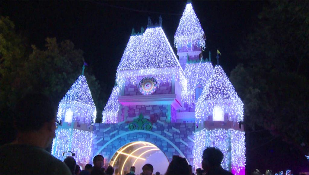 下雪了！ 百年屏東公園變身「夢幻城堡村」