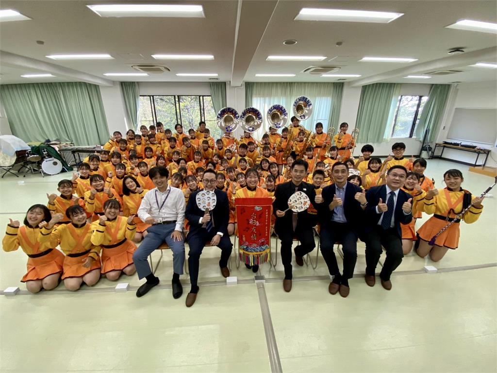文總拜會京都橘高校吹奏部。圖／文總提供
