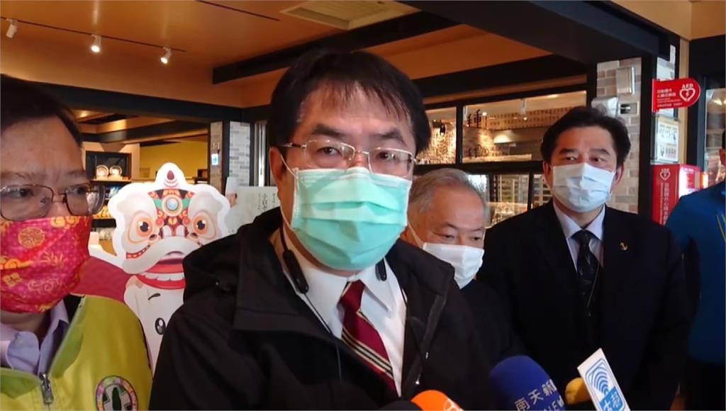 台南市長黃偉哲一早視察小學防疫工作。圖：台視新聞（資料照）