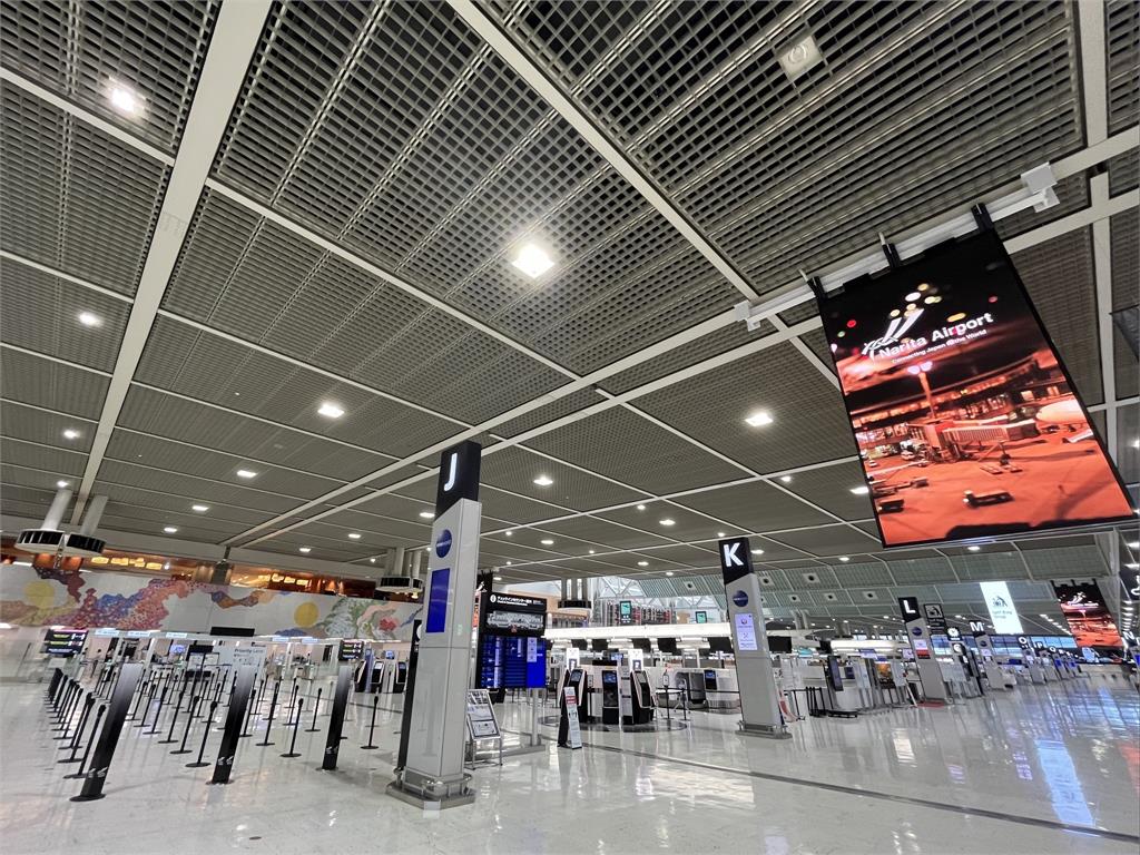 日本放寬邊境管制，大量海外旅客前往，入境檢查也變得嚴格。圖／翻攝自FB @@NaritaAirport.jp 