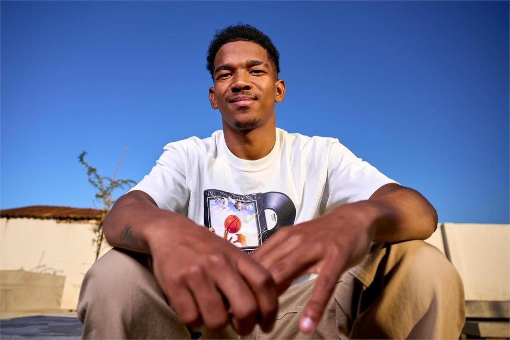 剛踢完世界盃...25歲南非國腳Jayden Adams驚傳身亡 