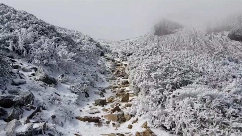 雪霸持續降雪！雪山圈谷積雪高達35公分