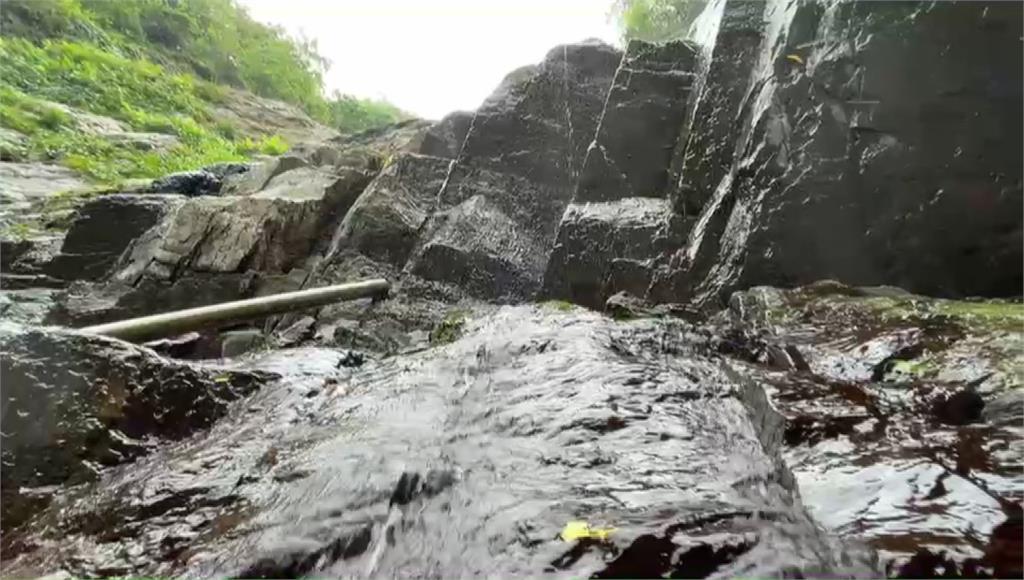屏東知名涼山瀑布的滂沱水流，如今成為涓涓細流。圖：台視新聞