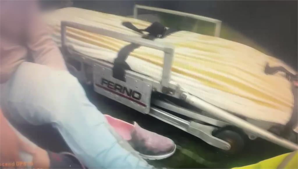 操場濕滑生青苔  家長接送滑倒骨折提國賠