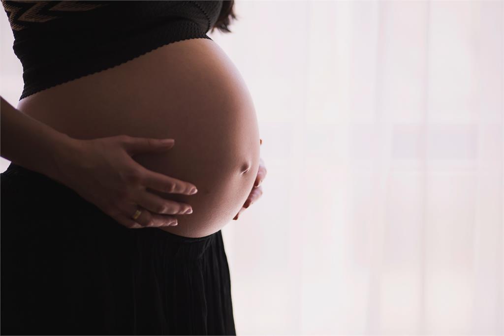 美國孕婦面臨找不到醫院生產。示意圖／翻攝自unsplash