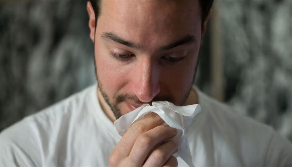 醫師分享，一名染疫康復患者出現嗅味覺異常，聞什麼都只有大便味道。示意圖／unsplash