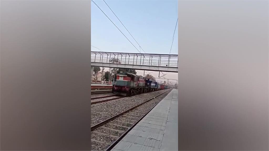 火車在無人駕駛的情況下，狂飆80公里。圖／美聯社、CNN
